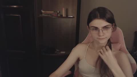 Snapshot of peralez_f chatting on January 16, 2025, 2:19 am Farida online show from January 16, 2025, 2:19 am