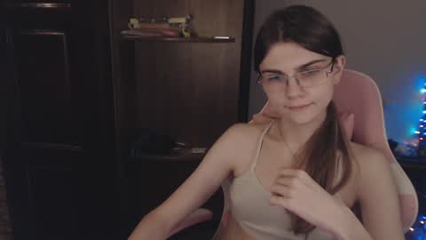 Snapshot of peralez_f chatting on January 27, 2025, 12:22 am Farida online show from January 27, 2025, 12:22 am