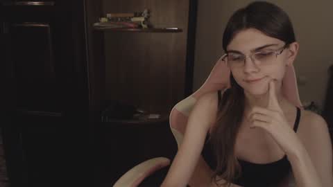 Snapshot of peralez_f chatting on February 1, 2025, 2:05 am Farida online show from February 1, 2025, 2:05 am