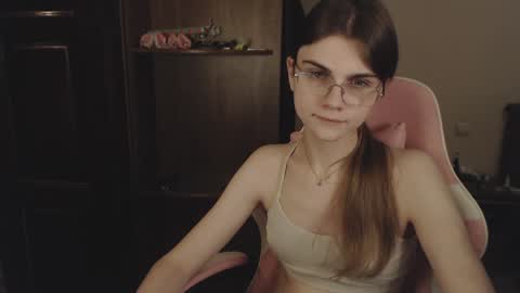 Snapshot of peralez_f chatting on February 9, 2025, 1:00 am Farida online show from February 9, 2025, 1:00 am