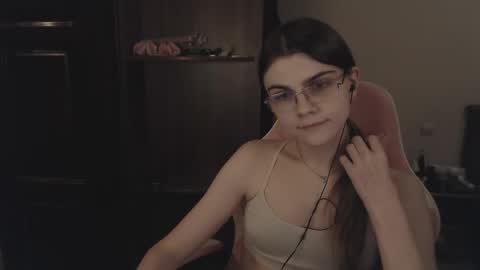 Snapshot of peralez_f chatting on February 16, 2025, 1:25 am Farida online show from February 16, 2025, 1:25 am