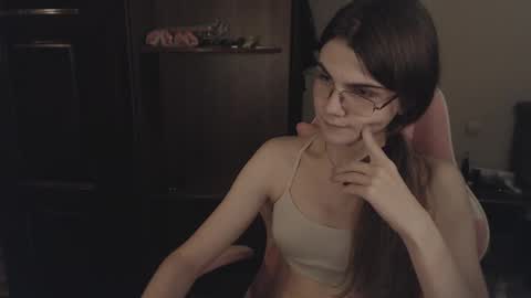 Snapshot of peralez_f chatting on February 17, 2025, 12:54 am Farida online show from February 17, 2025, 12:54 am