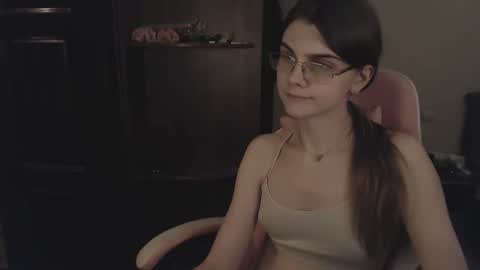 Snapshot of peralez_f chatting on February 17, 2025, 3:58 am Farida online show from February 17, 2025, 3:58 am