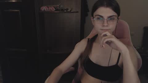 Snapshot of peralez_f chatting on February 18, 2025, 11:19 pm Farida online show from February 18, 2025, 11:19 pm