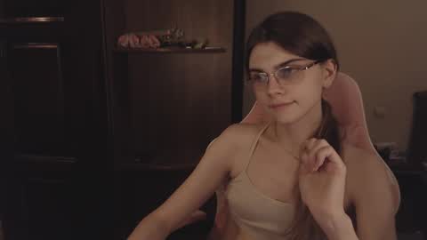 Snapshot of peralez_f chatting on February 21, 2025, 1:55 am Farida online show from February 21, 2025, 1:55 am