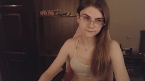 Snapshot of peralez_f chatting on February 22, 2025, 2:28 am Farida online show from February 22, 2025, 2:28 am