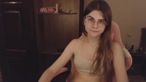 Snapshot of peralez_f chatting on March 9, 2025, 8:42 pm Farida online show from March 9, 2025, 8:42 pm