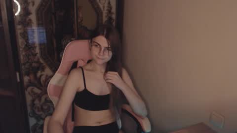 Snapshot of peralez_f chatting on October 4, 2025, 5:44 pm Farida online show from October 4, 2025, 5:44 pm