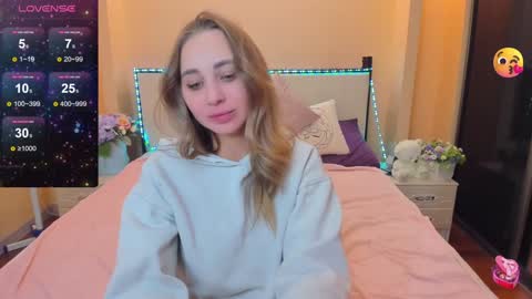 Julia online show from December 5, 2024, 9:06 am