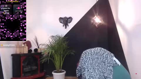Snapshot of perla_campbell chatting on February 13, 2025, 11:58 pm online show from February 13, 2025, 11:58 pm