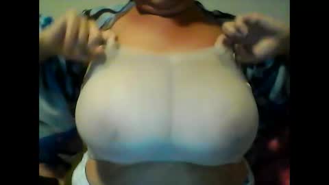 Snapshot of perlita070822 chatting on February 1, 2025, 4:24 am perlita070822 online show from February 1, 2025, 4:24 am