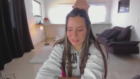 Snapshot of persefone_saira chatting on February 4, 2025, 1:48 pm Marie online show from February 4, 2025, 1:48 pm