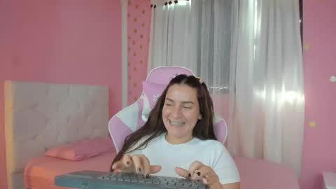 Snapshot of persefone_saira chatting on October 14, 2025, 9:26 pm Marie online show from October 14, 2025, 9:26 pm