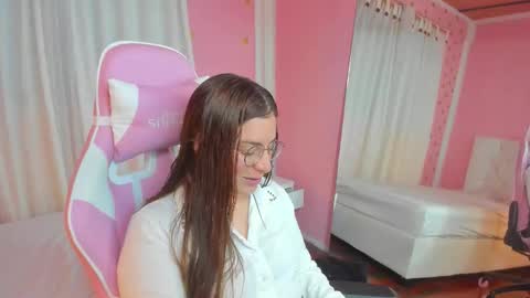 Snapshot of persefone_saira chatting on October 25, 2025, 2:30 am Marie online show from October 25, 2025, 2:30 am