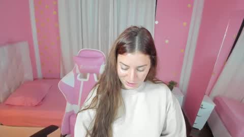 Snapshot of persefone_saira chatting on November 1, 2025, 9:33 am Marie online show from November 1, 2025, 9:33 am