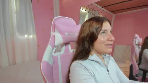 Snapshot of persefone_saira chatting on November 3, 2025, 9:48 pm Marie online show from November 3, 2025, 9:48 pm