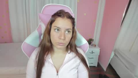 Snapshot of persefone_saira chatting on November 9, 2025, 9:18 am Marie online show from November 9, 2025, 9:18 am