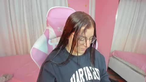 Snapshot of persefone_saira chatting on November 15, 2025, 9:39 am Marie online show from November 15, 2025, 9:39 am