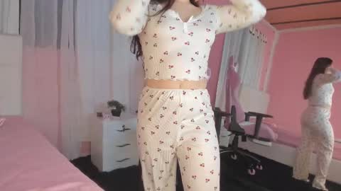 Snapshot of persefone_saira chatting on November 21, 2025, 9:30 am Marie online show from November 21, 2025, 9:30 am