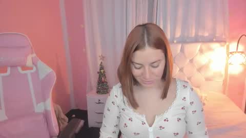 Snapshot of persefone_saira chatting on December 5, 2025, 9:51 am Marie online show from December 5, 2025, 9:51 am