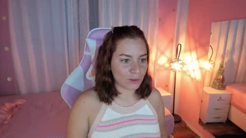 Snapshot of persefone_saira chatting on December 21, 2025, 9:38 am Marie online show from December 21, 2025, 9:38 am