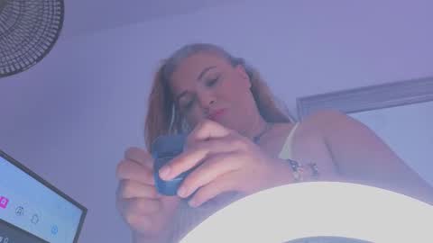 Snapshot of persefone_sky chatting on February 15, 2026, 3:36 am persefone_sky online show from February 15, 2026, 3:36 am