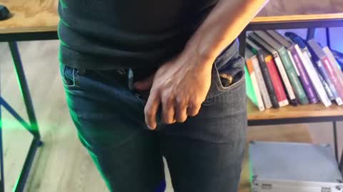 Snapshot of perseoo_88 chatting on February 17, 2025, 5:21 pm andres online show from February 17, 2025, 5:21 pm