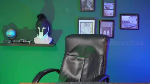 Snapshot of perseoo_88 chatting on March 7, 2025, 12:23 pm andres online show from March 7, 2025, 12:23 pm