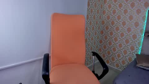 Isabella   online show from December 18, 2024, 1:15 am