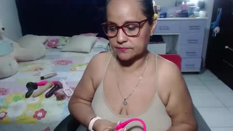 Snapshot of pervert_mommy_x chatting on April 17, 2026, 10:18 am SAMY online show from April 17, 2026, 10:18 am
