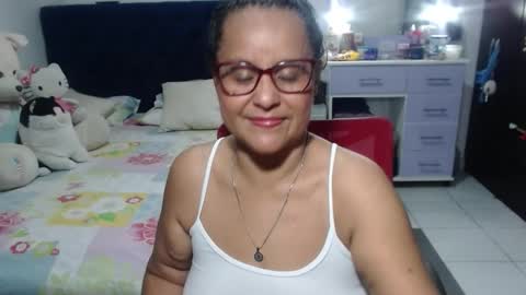 Snapshot of pervert_mommy_x chatting on April 19, 2026, 10:25 am SAMY online show from April 19, 2026, 10:25 am