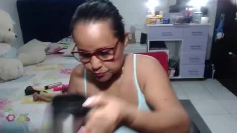 Snapshot of pervert_mommy_x chatting on April 22, 2026, 9:33 am SAMY online show from April 22, 2026, 9:33 am