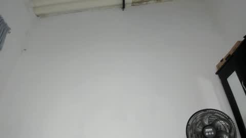 Snapshot of pervertt_mommy chatting on February 4, 2026, 8:53 am Alexandra online show from February 4, 2026, 8:53 am