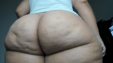 Snapshot of pervertt_mommy chatting on February 5, 2026, 8:52 am Alexandra online show from February 5, 2026, 8:52 am