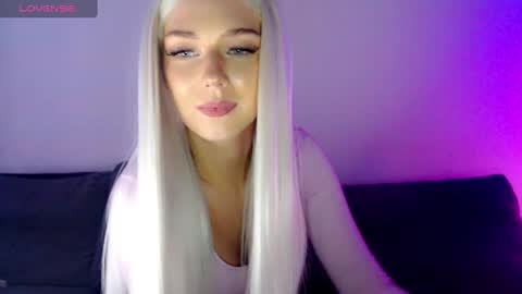 Isabella online show from December 12, 2024, 12:22 pm