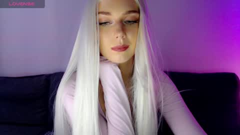 Isabella online show from December 13, 2024, 12:28 pm