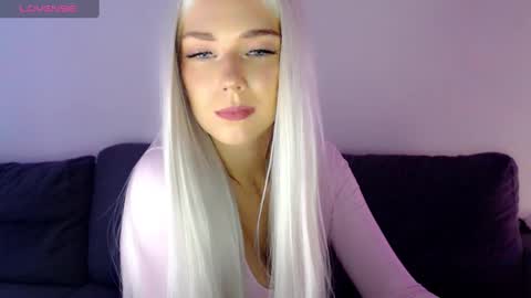Isabella online show from December 18, 2024, 12:07 pm