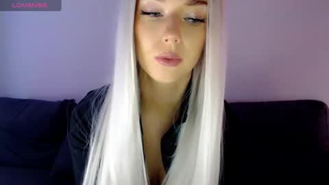 Isabella online show from December 25, 2024, 11:22 am
