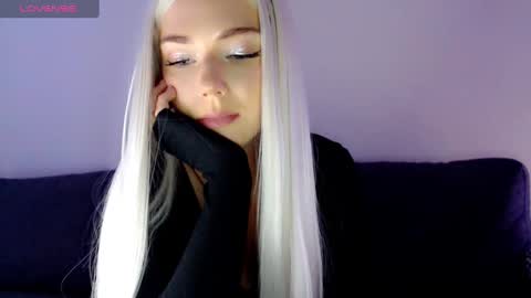 Isabella online show from December 31, 2024, 11:42 am