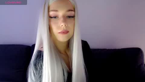 Isabella online show from January 3, 2025, 8:10 am