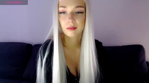 Isabella online show from January 3, 2025, 11:35 am