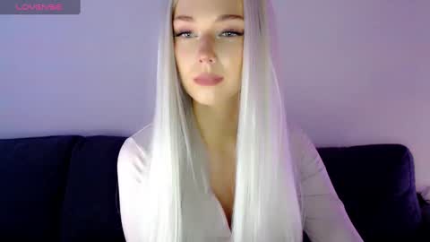 Isabella online show from January 5, 2025, 1:04 pm