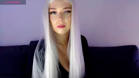 Isabella online show from January 7, 2025, 12:09 pm