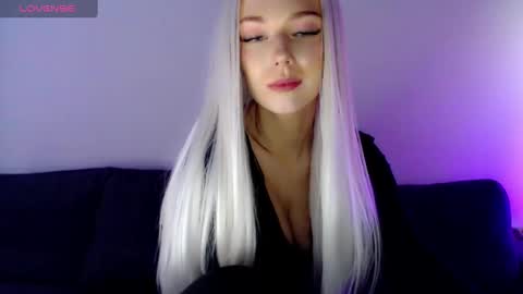 Isabella online show from January 10, 2025, 9:55 am