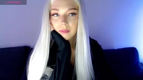 Isabella online show from January 12, 2025, 11:50 am