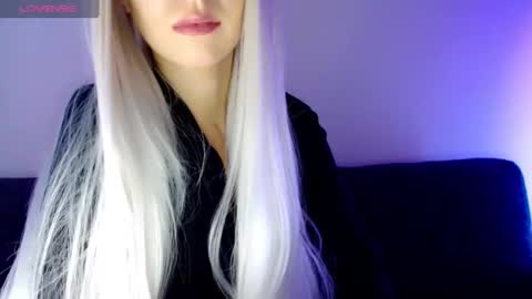 Isabella online show from January 14, 2025, 12:03 pm