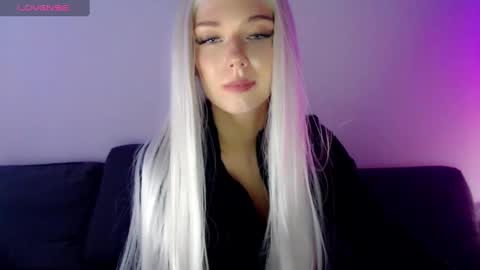 Isabella online show from January 30, 2025, 1:21 pm