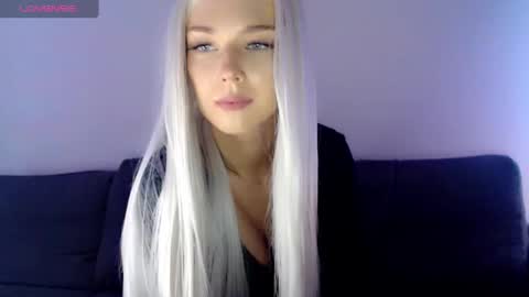 Isabella online show from February 3, 2025, 12:47 pm