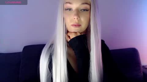 Isabella online show from February 4, 2025, 12:33 pm