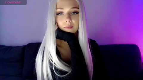 Isabella online show from February 28, 2025, 2:09 pm